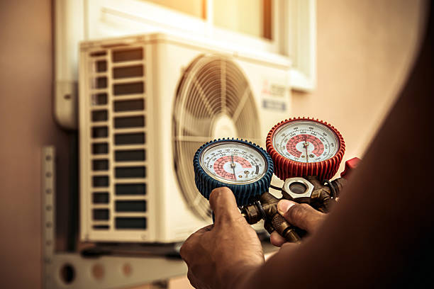 Professional Emergency Hvac technician working in Wellington, FL